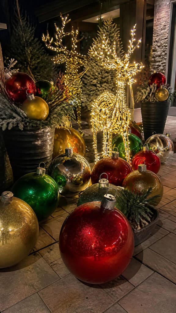 Oversized Outdoor Ornaments and Decorations