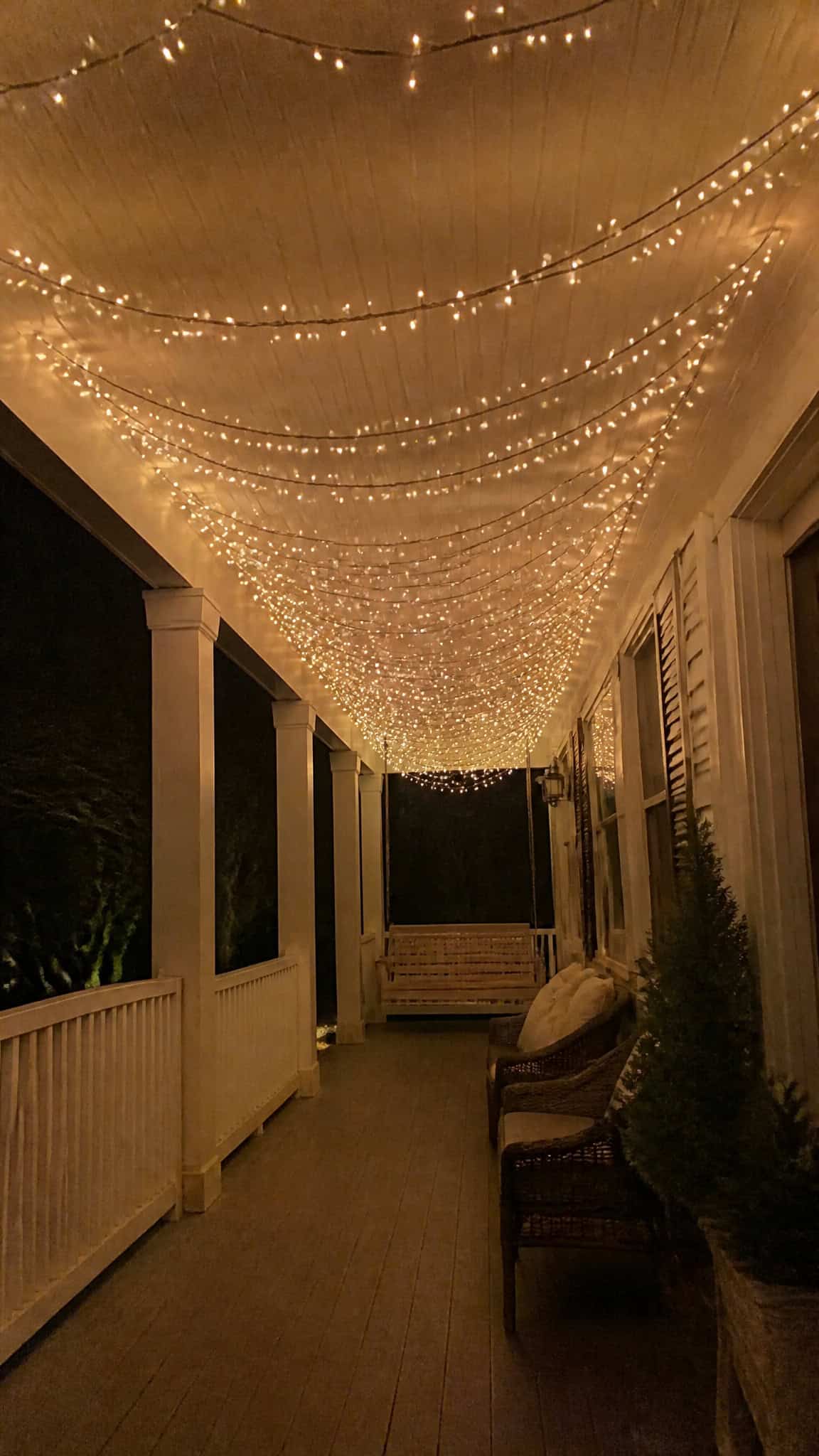 9 Porch Ceiling Christmas Decor Ideas to Dress Up Your Holiday Porch